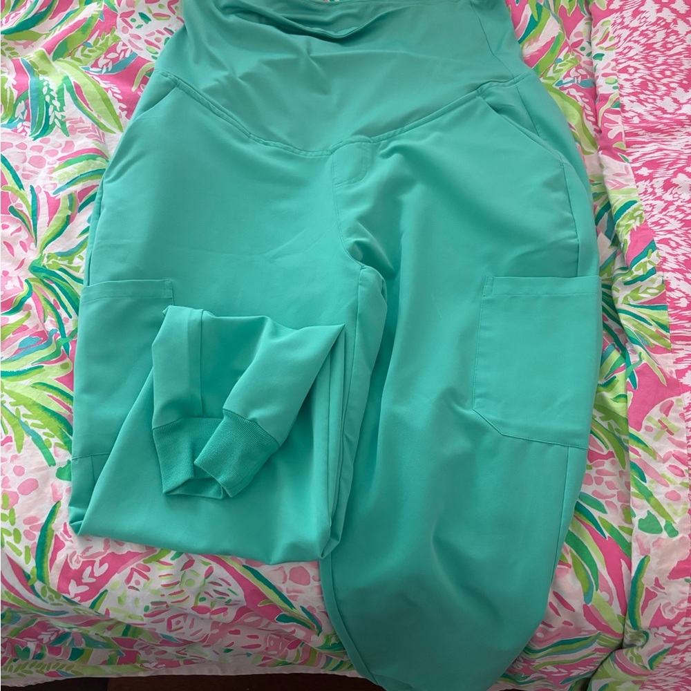 Mandala maternity scrub pants Large surgical green